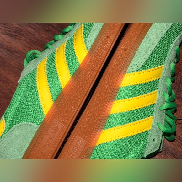 Adidas size 11 - Picture 13 of 14